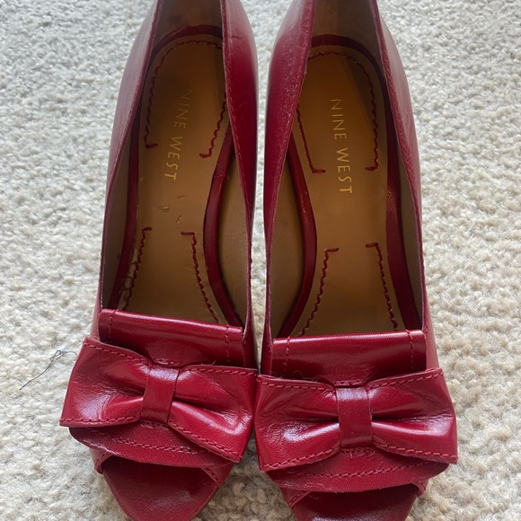 Red high heels with bow, Nine West, great conditions, size 5.5 - Picture 3 of 4